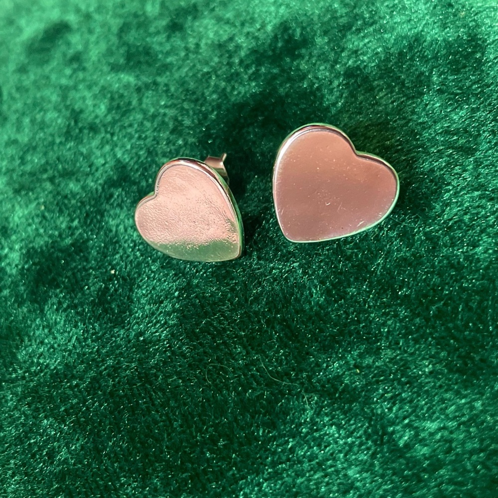 Sterling silver stud heart earrings ♥️ 💜 ❤️